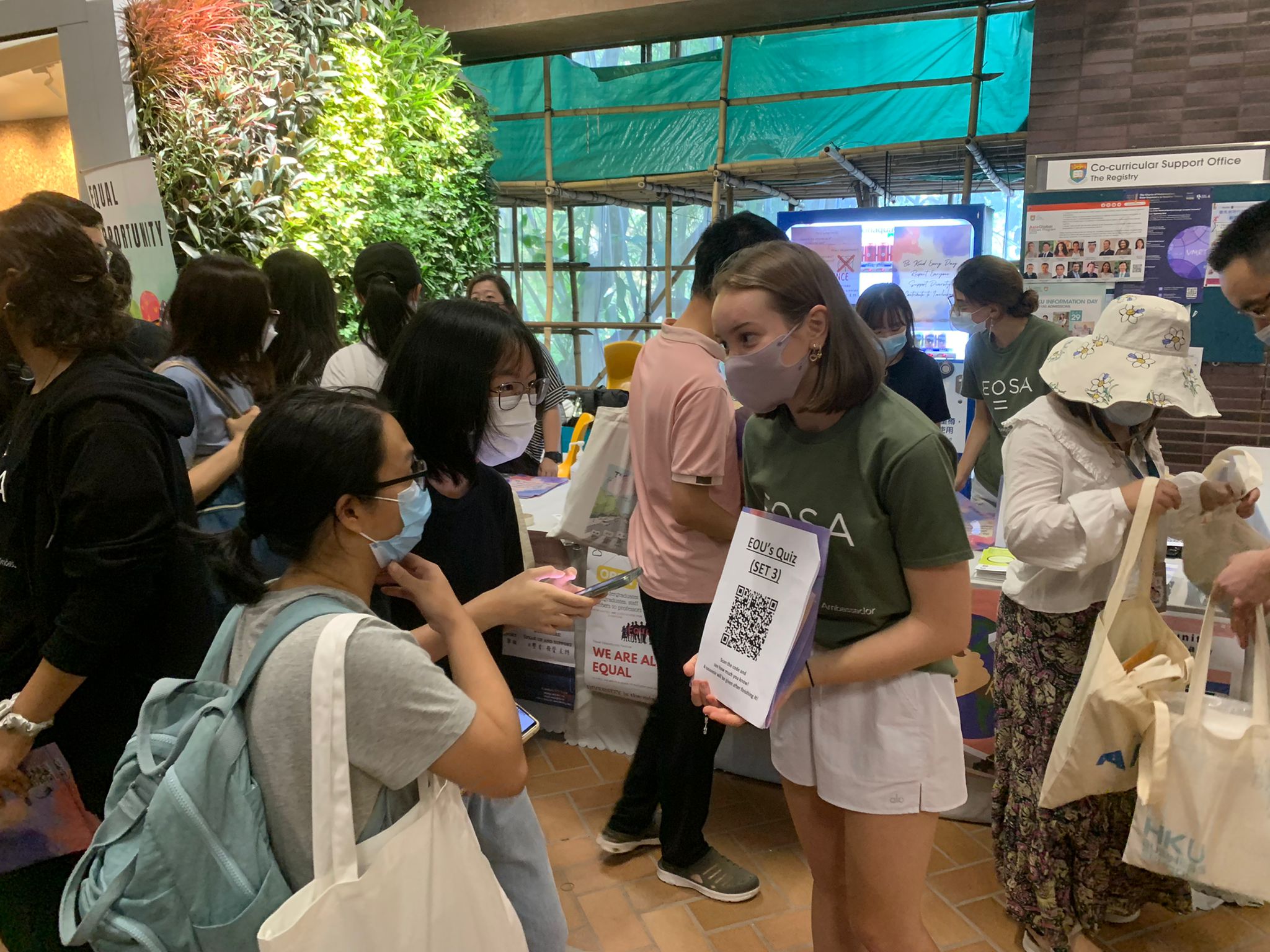 EOSAs interacting with visitors during HKU Information Day.